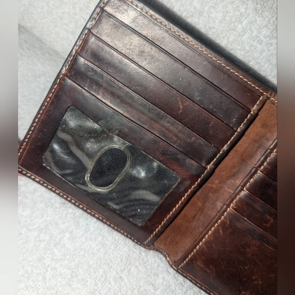 Vintage Dooney and Bourke billfold kisslock wallet